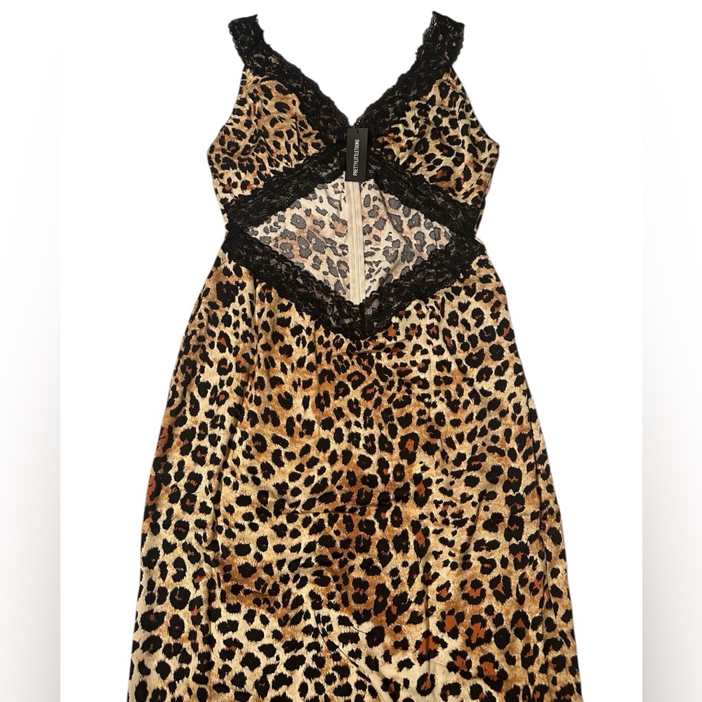NWTPrettyLittleThing Plus Print Satin Laxe Detail Cut Out Maxi Dress Size 12(US)
